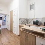 Rowena Holiday Home