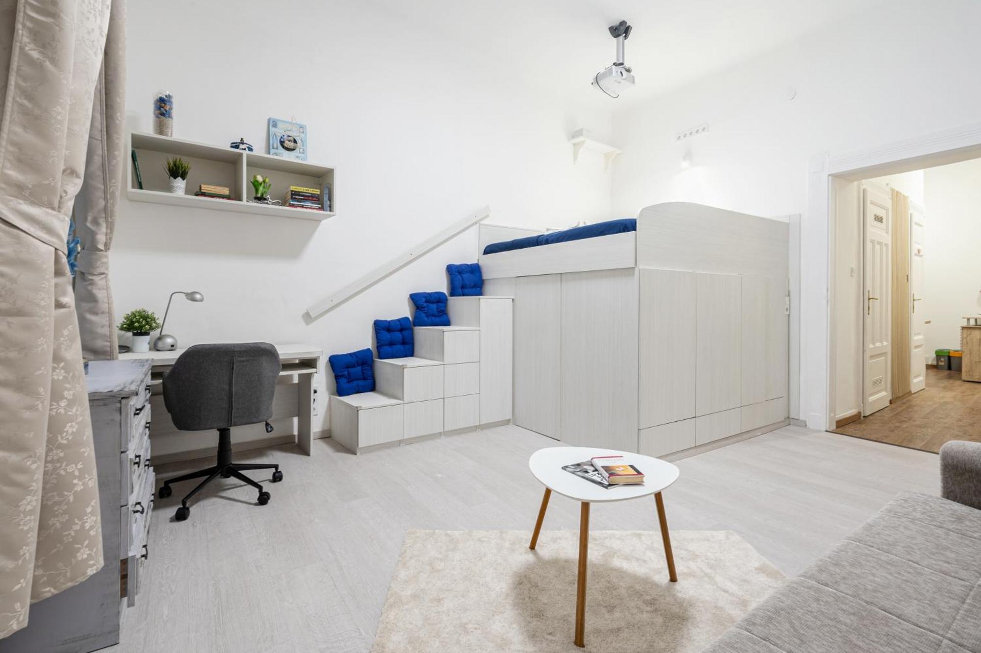 Rowena Apartment