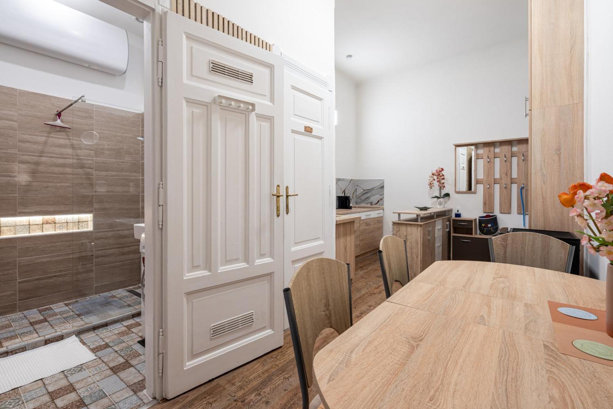 Rowena Apartment